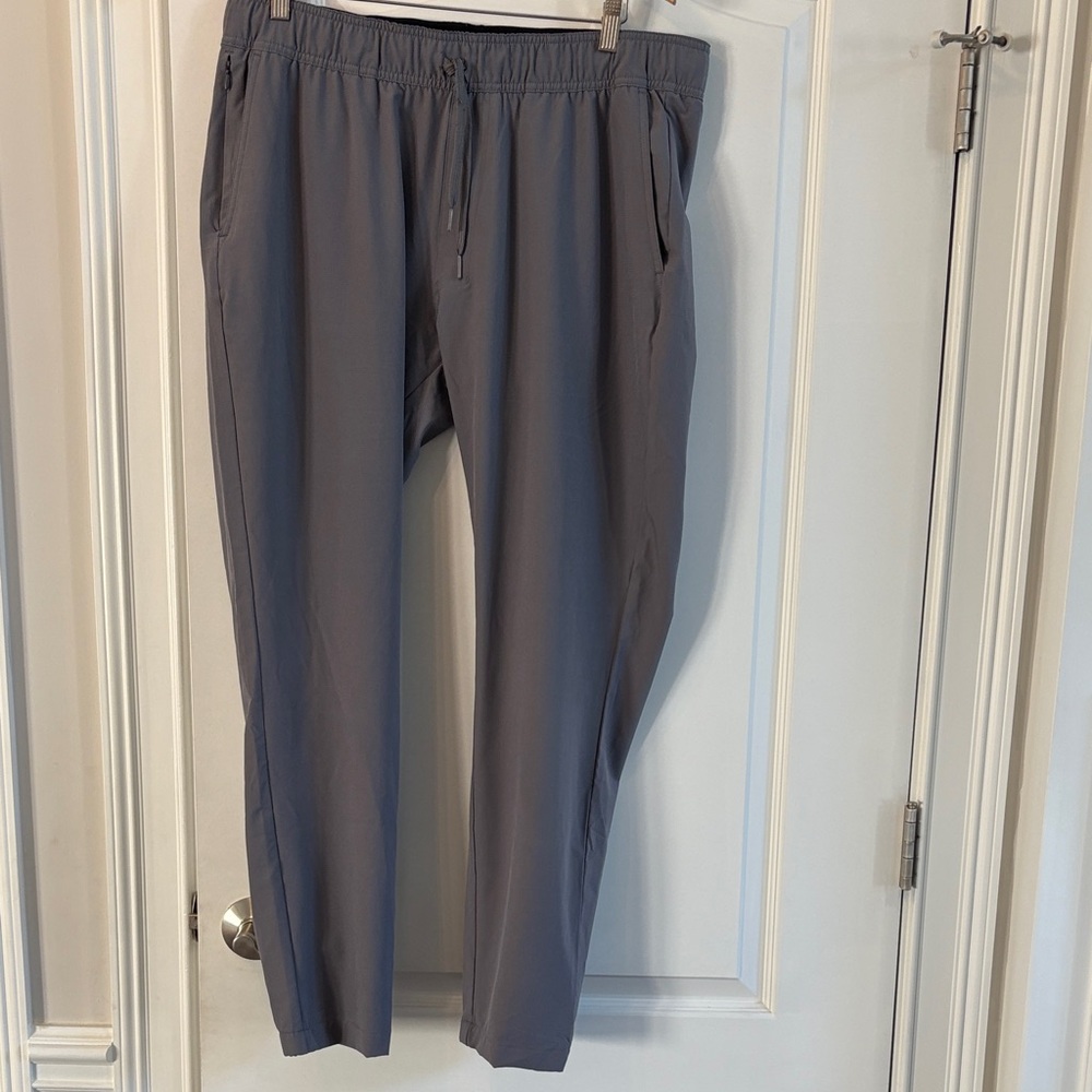 Travis Mathew Men’s Lightweight Pants - Gray
